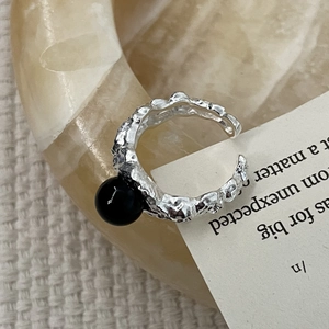 Minimalist S925 silver open ring with irregular hammered texture and black onyx bead