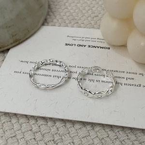 Détails de l'ensemble de bagues en argent S925 avec motifs ondulés et chaînés