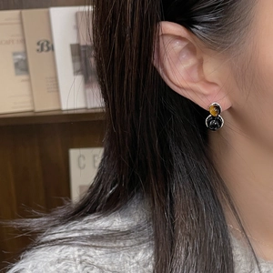 Boucles d'oreilles minimalistes en argent S925 avec œil de tigre et perles d'onyx noir