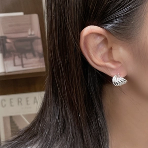 Boucles d'oreilles conque en argent sterling S925 avec texture en spirale épurée