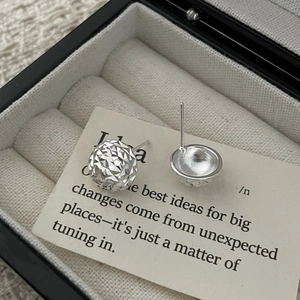 Elegant S925 sterling silver geometric ice-crushed sphere stud earrings for women