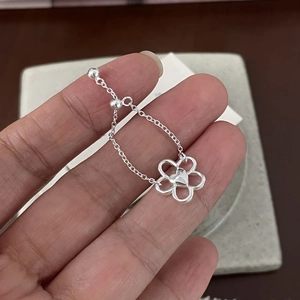 Adjustable S925 sterling silver chain ring with cutout flower and heart charm