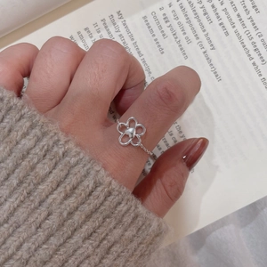 Minimalist S925 sterling silver hollow flower chain ring with adjustable pull design