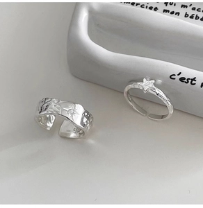 Macro shot of S925 sterling silver star rings with hammered texture and hallmarks