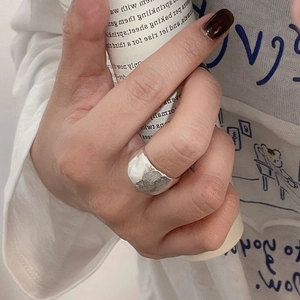 Bague large en argent sterling S925 avec texture martelée irrégulière pour femme