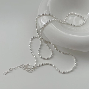 Minimalist S925 sterling silver oval bead necklace featuring adjustable lobster clasp