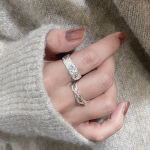 S925 sterling silver geometric quilted and chain link ring set on a knit background
