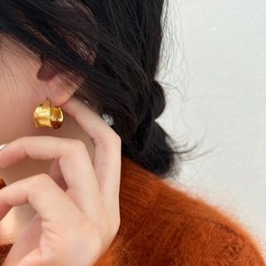 Minimalist 925 sterling silver matte chunky hoop earrings worn by a model in lifestyle shot