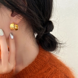 Minimalist 925 sterling silver C-shaped chunky hoop earrings with a matte gold finish