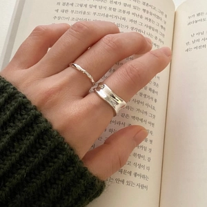 Minimalist 925 sterling silver rings set with hammered texture and wavy irregular design