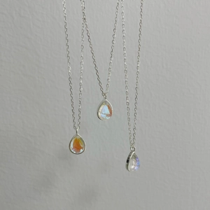 925 Sterling Silver Teardrop Pendant Necklace Iridescent Synthetic Opal Elegant Rainbow Jewelry For Women Minimalist Daily Accessory
