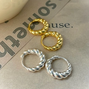 Elegant twisted croissant hoop earrings in gold and silver plating for women