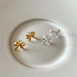 Boucles d'Oreilles Clous Nœud en Argent Sterling 925 pour Femmes Minimaliste Style Coréen Plaqué Or Argent Bijoux de Mode Cadeau