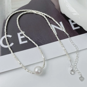 Collana in argento S925 con perla, grani d'argento sfaccettati e ciondolo a cuore
