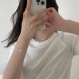 Set collana e bracciale minimalista in argento sterling S925 con perle delicate bianche