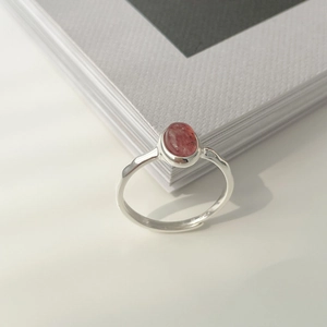 925 sterling silver ring with oval strawberry quartz and adjustable band design