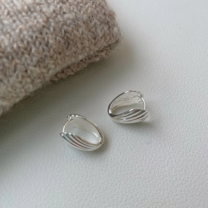 Elegant S925 sterling silver hoop earrings with a wavy textured layered design
