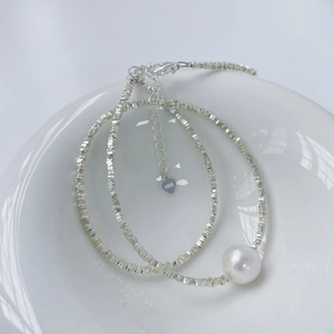 Collana minimalista in argento sterling S925 con perla bianca su porcellana bianca