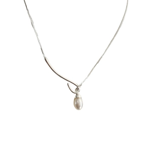 Minimalist S925 silver necklace featuring a streamlined bar and drop pearl pendant
