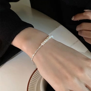Elegant 925 sterling silver crushed silver bracelet with natural freshwater pearls