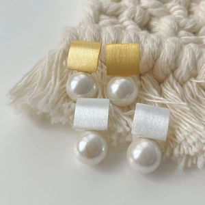 French Vintage S925 Sterling Silver Square Stud Earrings White Shell Artificial Pearl Geometric Brushed Metal Drop Earrings For Women