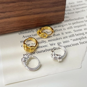 Minimalist S925 sterling silver knotted double-layered hoop earrings in gold and silver