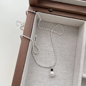 Elegant S925 silver necklace featuring a black zircon stone and white freshwater pearl