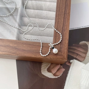 Minimalist S925 silver beaded chain necklace with elegant black zircon and white pearl pendant
