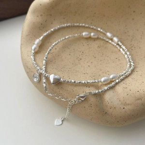 Bracciale di perline minimalista in argento 925 con ciondolo a cuore e perle bianche