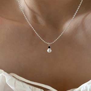 Elegant S925 silver necklace featuring a black zircon stone and white freshwater pearl