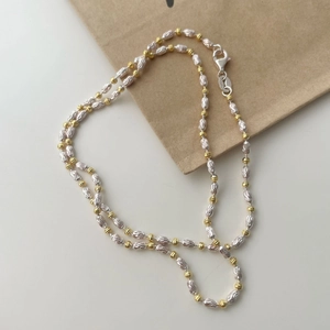 Collier de perles bicolores or et argent avec perles olives texturées et fermoir S925