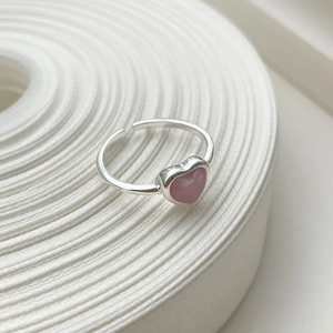 Close-up of heart-shaped pink cat-eye stone on minimalist S925 sterling silver open ring