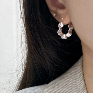 Minimalist S925 sterling silver hoop earrings with unique pleated texture and wavy design
