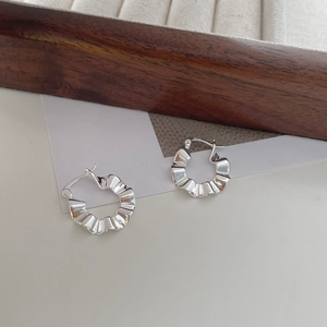 Detailed close-up of S925 sterling silver hoop earrings with a unique wrinkled texture