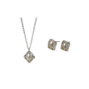 Minimalist irregular silver necklace and stud earrings set with natural pearls