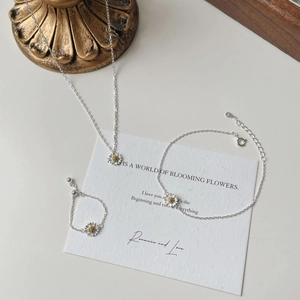Detailed set of S925 sterling silver daisy necklace, bracelet and chain ring jewelry