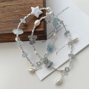 Bracciale di perle barocche e stelle con pietre acquamarina e finitura in argento S925
