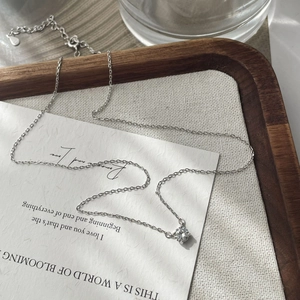 Elegante S925 Sterling Silber Halskette mit rundem Zirkonia-Solitär-Anhänger
