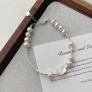 S925 silver pearl bracelet featuring a shell cat charm and elegant adjustable extension chain