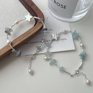 Bracciale a stella in perle barocche e scaglie di acquamarina in argento S925 su vassoio