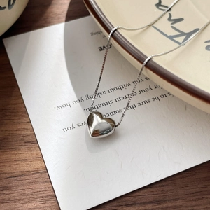 Minimalist S925 sterling silver heart pendant necklace with polished finish and box chain