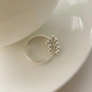 Polished S925 sterling silver open ring with unique clustered grape bead design