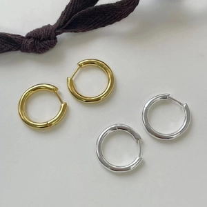 Créoles minimalistes en argent sterling S925 avec finitions polies or et argent