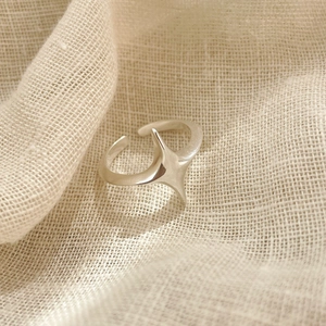Detail of S925 sterling silver adjustable open ring with a 3D star thorn design