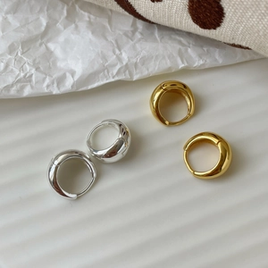 Polished S925 sterling silver oval hoop earrings in gold and silver finishes