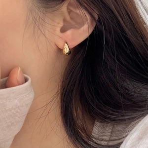 Elegant gold drop-shaped S925 sterling silver hoop earrings with polished mirror finish