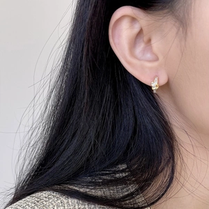Luxurious gold-plated knot hoop earrings featuring baguette-cut zircon in a twisted design