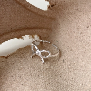 Bague nœud minimaliste en argent sterling S925 avec texture martelée et design ouvert