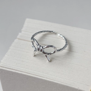 Bague nœud minimaliste en argent sterling S925 avec texture torsadée et design ouvert