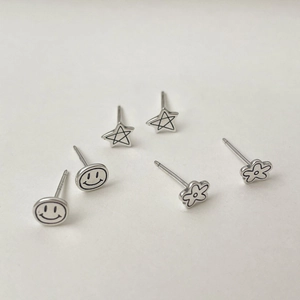 Ensemble de boucles d'oreilles en argent S925 avec motifs sourire, étoile et petite fleur